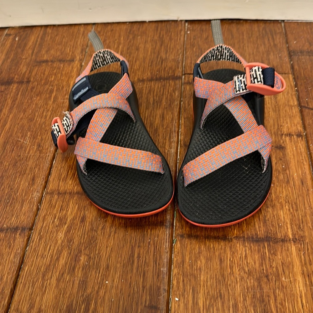 Chaco kids Z1. Size little kid 1. Slightly used
